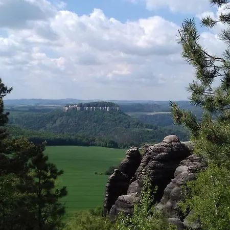 Zum Lilienstein アパート *